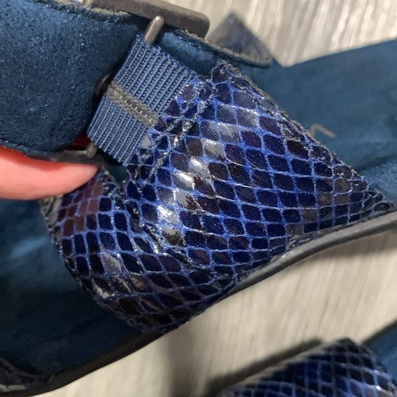 Vionic Skylar Navy Blue Embossed Leather Side Buckle Slide Sandals size 8 - Picture 7 of 9